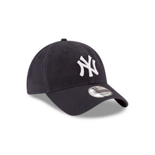 Load image into Gallery viewer, Men's New Era Yankees Core Classic Home 9TWENTY Adjustable