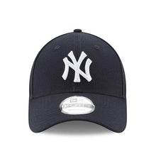 Load image into Gallery viewer, Men&#39;s New Era Yankees Navy 9FORTY Adjustable Hat - Front View
