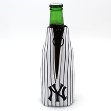 Load image into Gallery viewer, Yankee bottle zip can cooler - Back View
