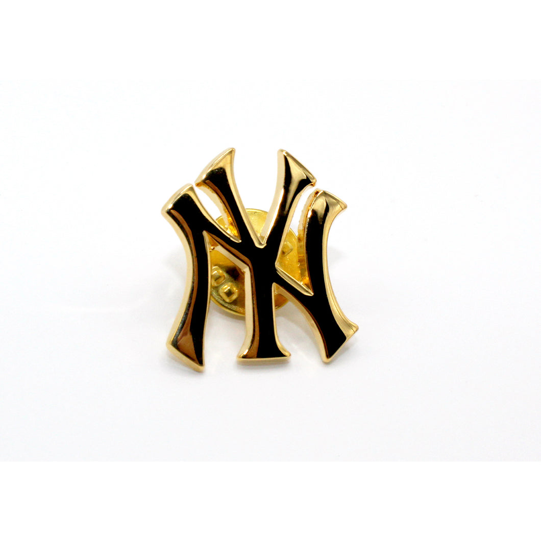 Yankee logo gold pin - Top View